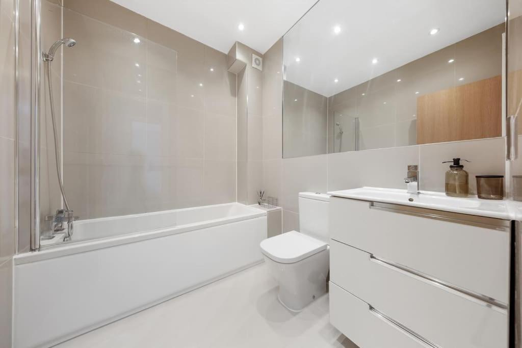 Pleasing 2Bed Flat 10Min To Wimbledon Tennis Court London Eksteriør bilde