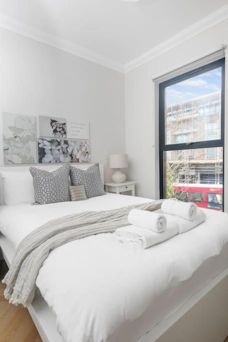 Pleasing 2Bed Flat 10Min To Wimbledon Tennis Court London Eksteriør bilde